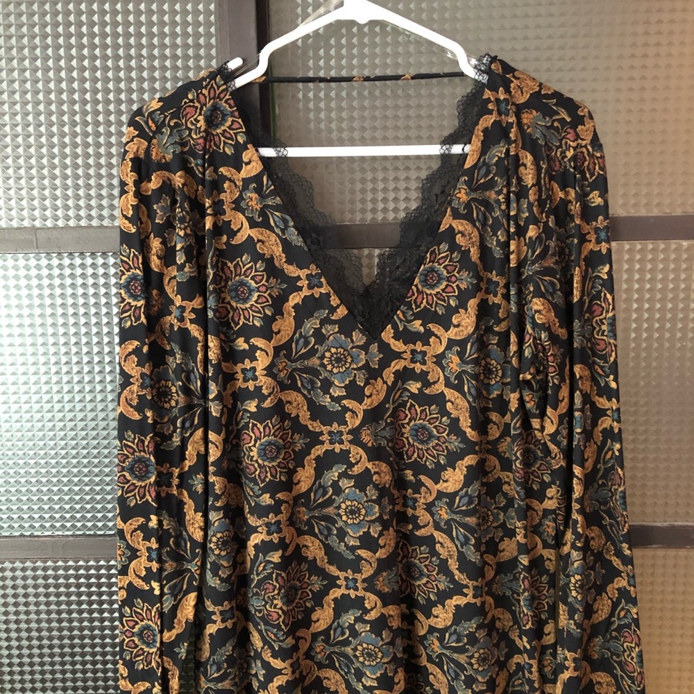 Daytrip Lace V-Neck Long Sleeve Blouse